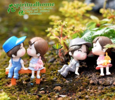 Cặp Đôi Ngồi Ghế + Kèm Ghế